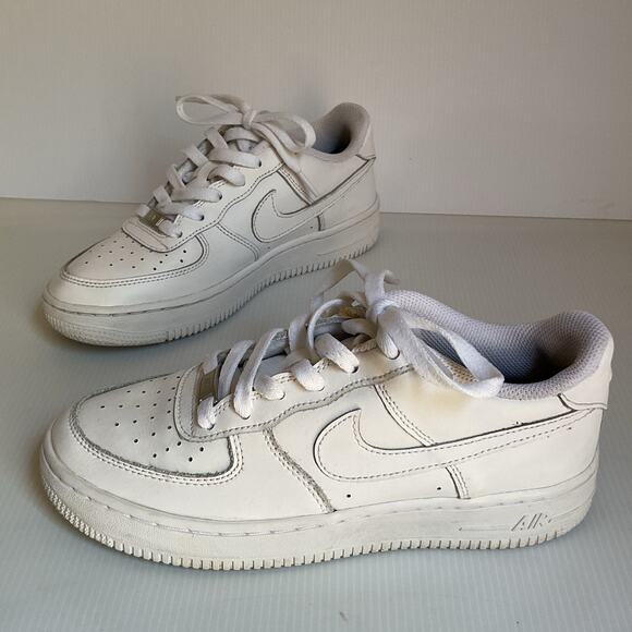 Nike Air Force 1 Sneakers Youth 5.5Y Women's 7  Low White Casual - Picture 2 of 9